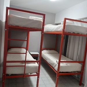 Habitación para Hombres Compartida